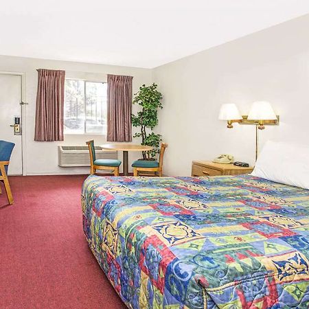 Knights Inn Aurora Rom bilde