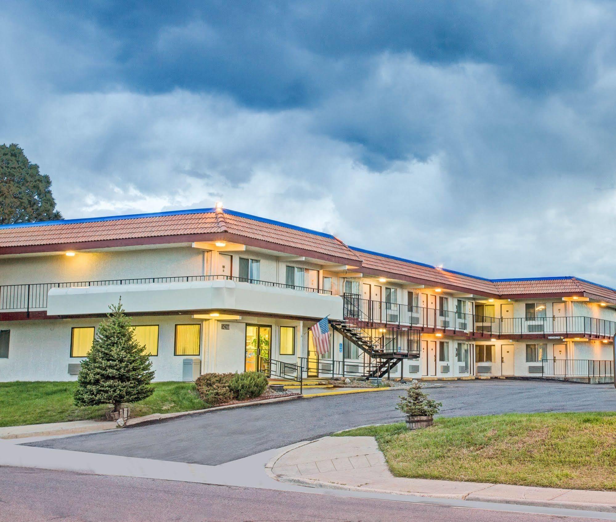 Knights Inn Aurora Eksteriør bilde